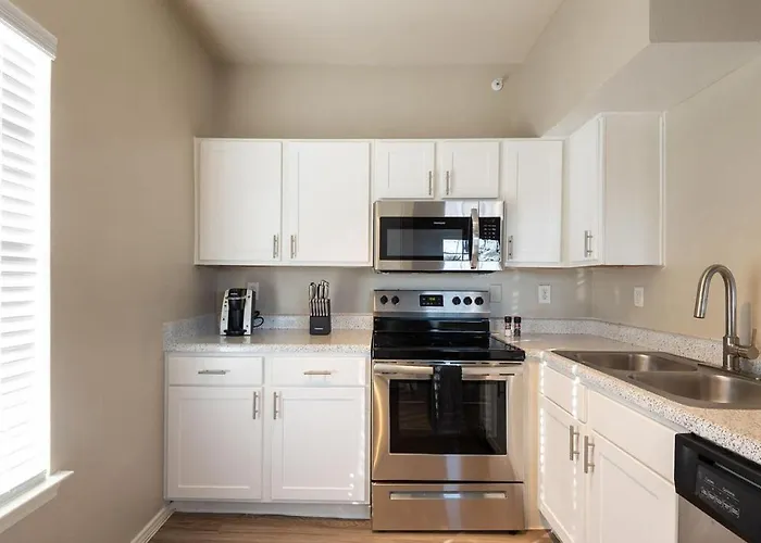Apartment Landing Modern With Amazing Amenities *