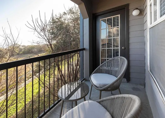 Apartment Landing Modern With Amazing Amenities